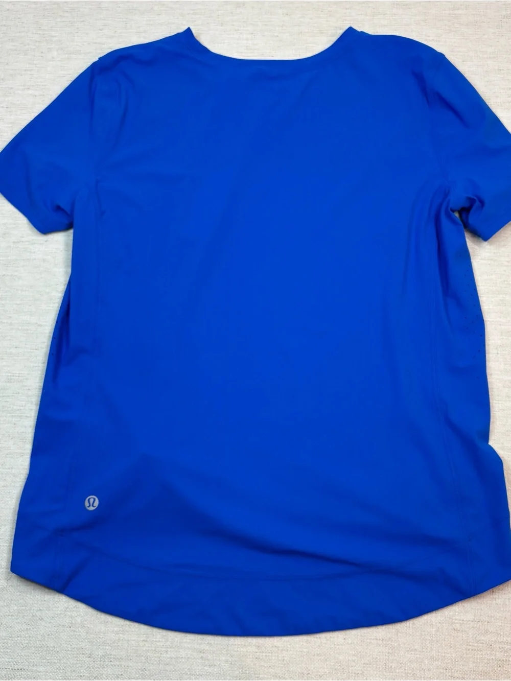 Lululemon women size 6 short sleeve athletic shirt in cobalt blue